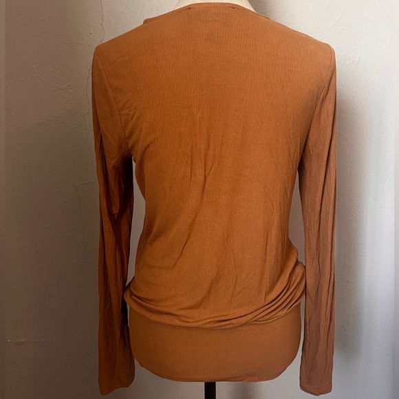 BCBGMAXAZRIA Women's Surplice Faux Wrap Knit Top Size XS - Picture 8 of 13